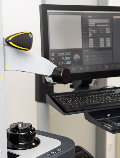 Unser Werkzeugmanagementsystem unterstützt uns qualitativ hochwertige Bauteile zu produzieren.  Unser Werkzeugmanagementsystem unterstützt uns qualitativ hochwertige Bauteile zu produzieren.